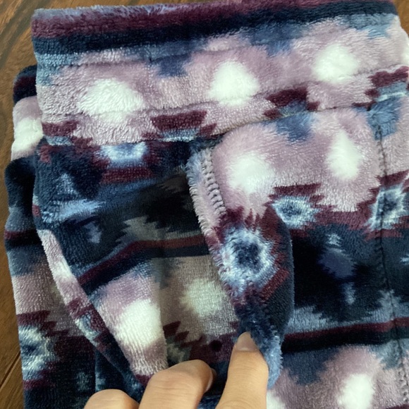 Hardly used Denver Hayes Aztec print plush pj bottom in size M - Picture 2 of 6